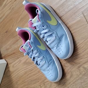 Nike Girls Shoes Size 5Y